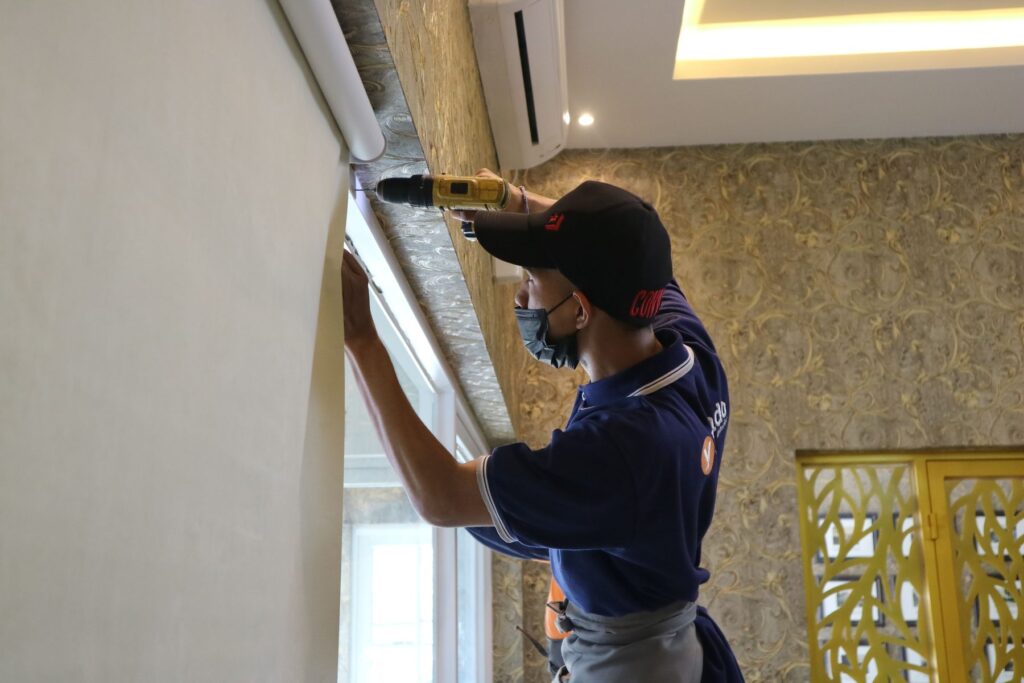 Window blind installer using a drill